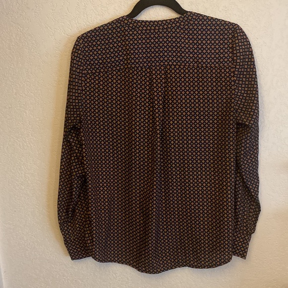 Long sleeve Lila Rose blouse with two button cuffed sleeves - Picture 5 of 6